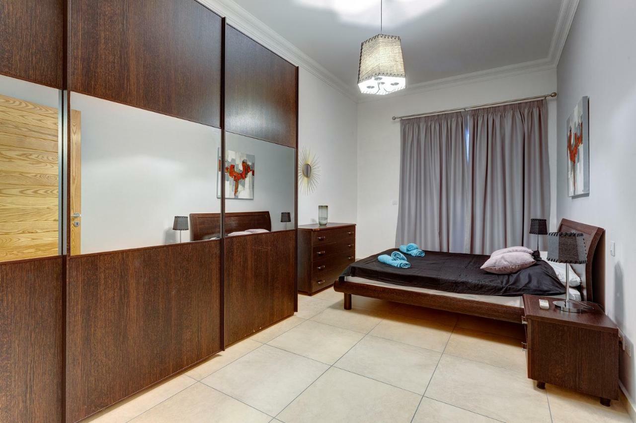 Gorgeous Apartment With Terrace In Fort Cambridge, Pool Sliema Exterior foto